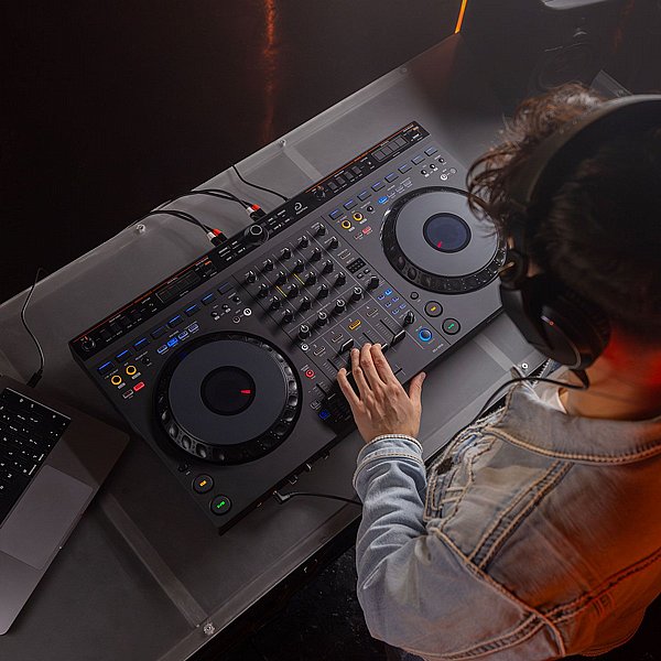 AlphaTheta DDJ-GRV6 �������� ����� 4 ������