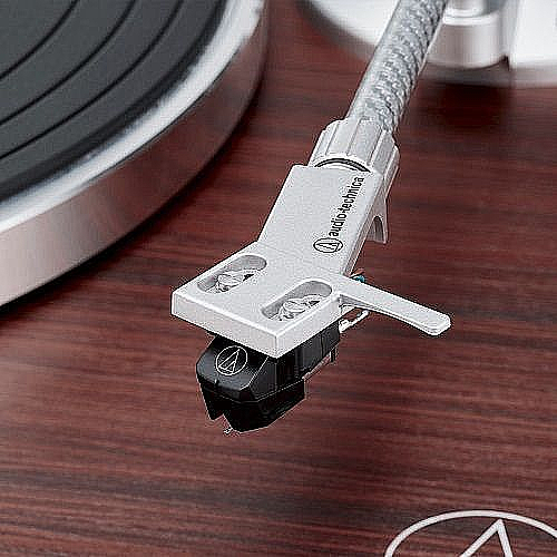 ������� Audio Technica AT-LPW50BTRW ����� ������